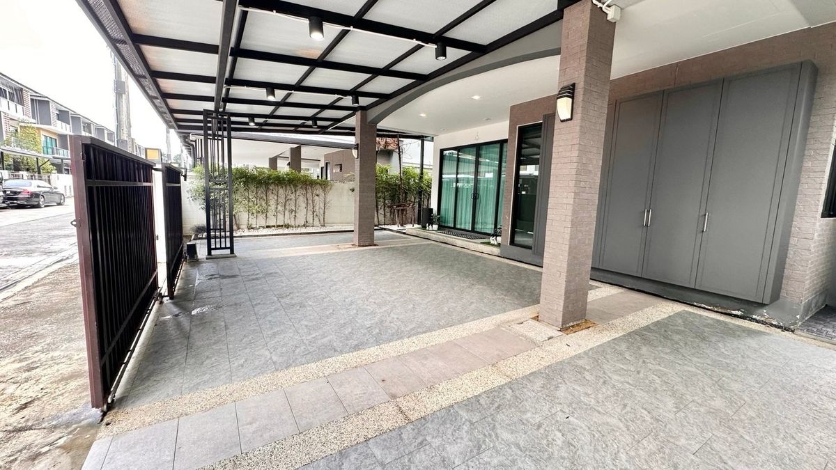 ขายบ้านลาดกระบัง สุวรรณภูมิ : 📢👇 ขายพร้อมผู้เช่า ถึงมีนาคม 2026 ที่ Supalai Essence สวนหลวง บ้านตกแต่งสวย เฟอร์นิเจอร์ครบ เดินทางสะดวกหลายเส้นทาง ใกล้โรงเรียนนานาชาติหลายแห่ง