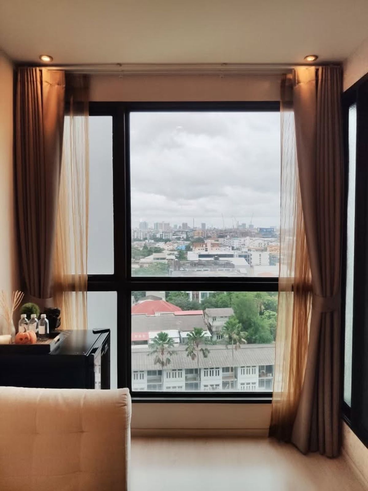 For RentCondoOnnut, Udomsuk : Rhythm Sukhumvit 44/1 condo, convenient transportation, near BTS, have a beautiful furniture shuttle, ready!