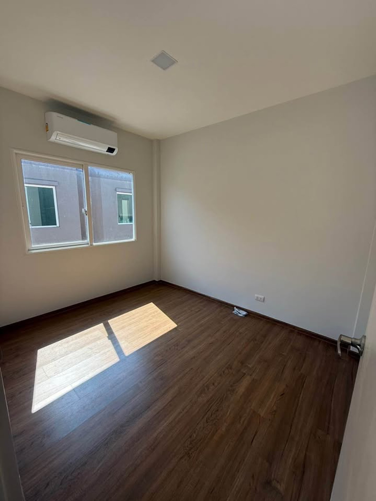 ให้เช่าทาวน์โฮมนนทบุรี บางใหญ่ บางบัวทอง : บ้านเปล่า หลังมุม ขับรถ 5นาที ถึงเซนทรัล เวสเกต เลี้ยงสัตว์ได้