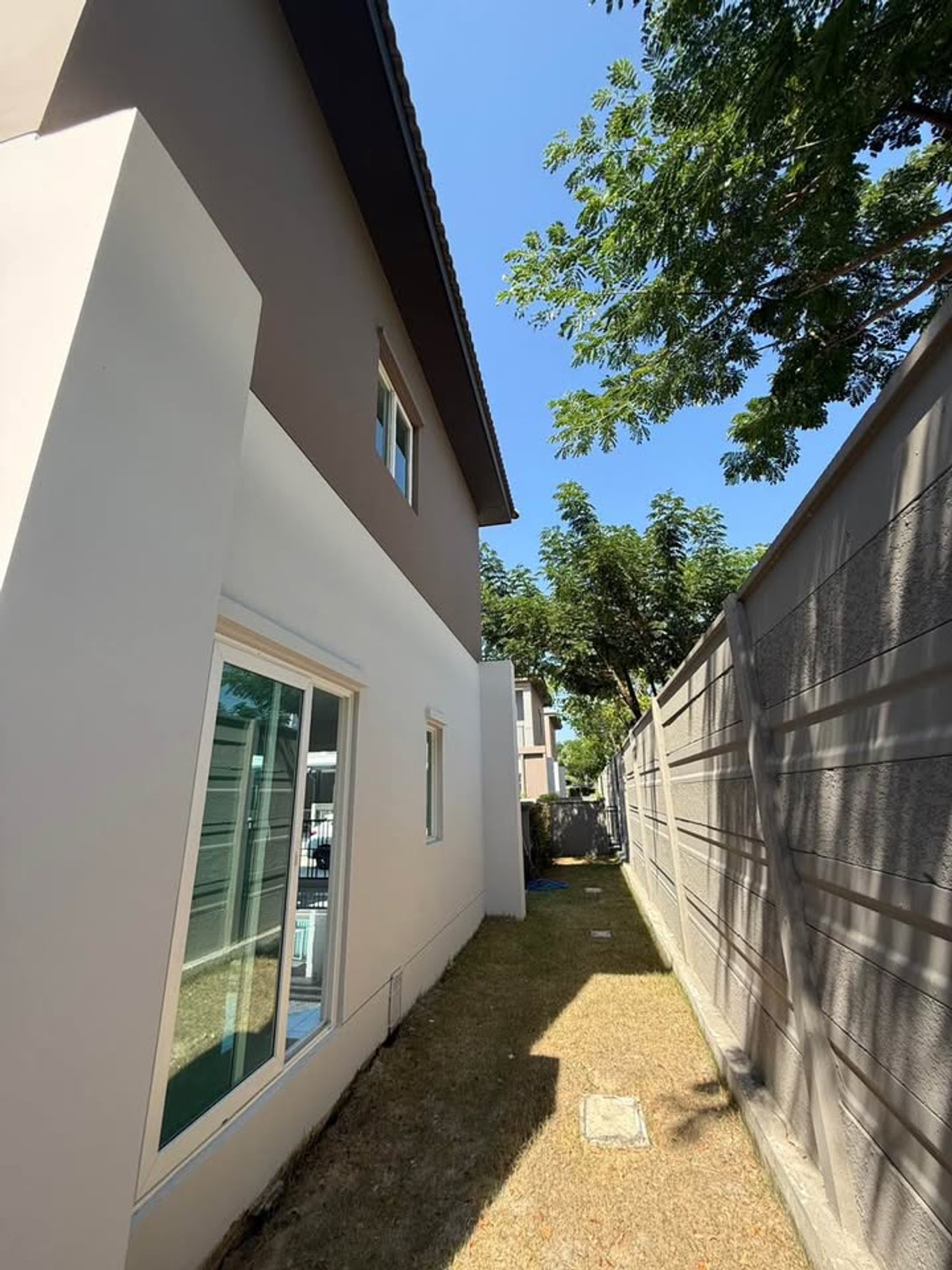 ให้เช่าทาวน์โฮมนนทบุรี บางใหญ่ บางบัวทอง : บ้านเปล่า หลังมุม ขับรถ 5นาที ถึงเซนทรัล เวสเกต เลี้ยงสัตว์ได้