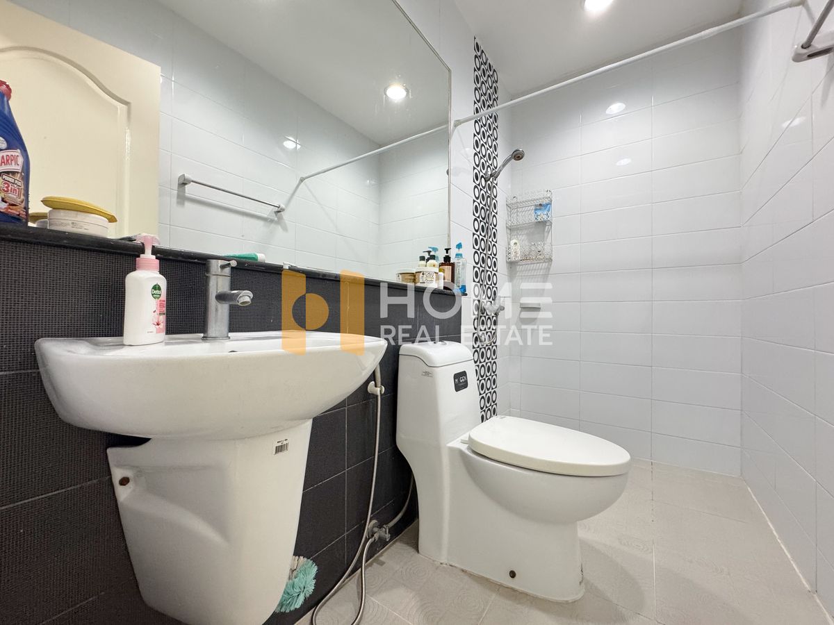 ขายทาวน์โฮมพัฒนาการ ศรีนครินทร์ : เดอ สยาม สวนหลวง ร.9 / 3 ห้องนอน (ขาย), De Siam Suanluang Rama 9 / 3 Bedrooms (FOR SALE) FON034