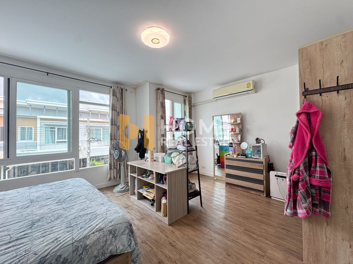 ขายทาวน์โฮมพัฒนาการ ศรีนครินทร์ : เดอ สยาม สวนหลวง ร.9 / 3 ห้องนอน (ขาย), De Siam Suanluang Rama 9 / 3 Bedrooms (FOR SALE) FON034