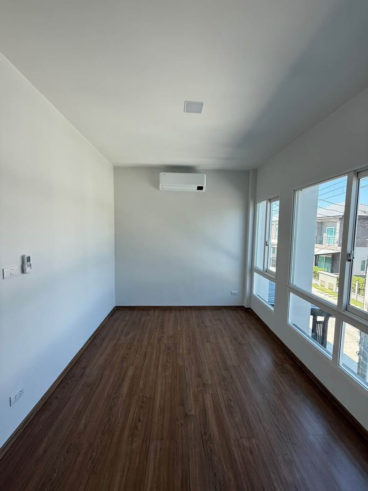 ให้เช่าทาวน์โฮมนนทบุรี บางใหญ่ บางบัวทอง : บ้านเปล่า หลังมุม ขับรถ 5นาที ถึงเซนทรัล เวสเกต เลี้ยงสัตว์ได้