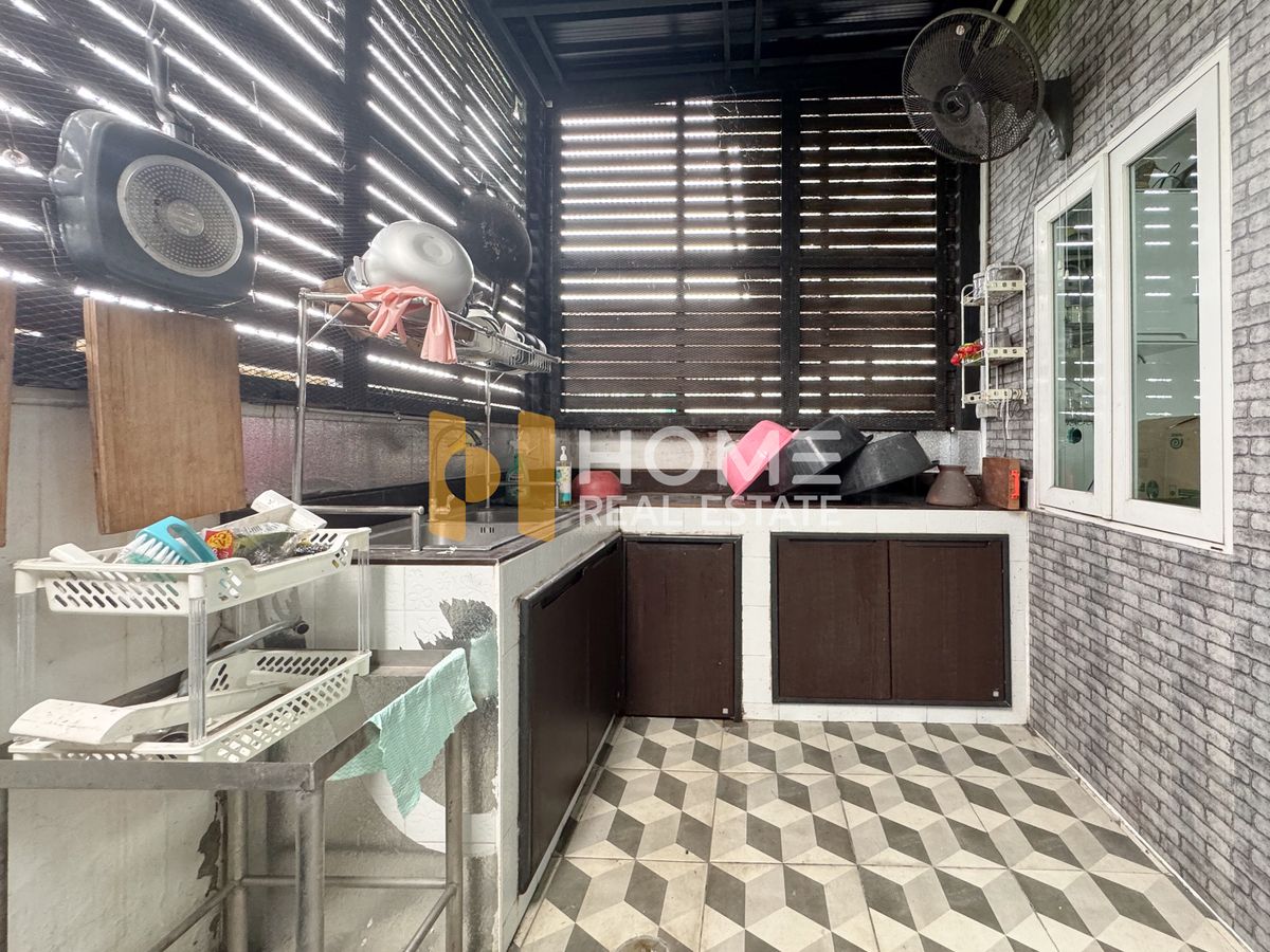 ขายทาวน์โฮมพัฒนาการ ศรีนครินทร์ : เดอ สยาม สวนหลวง ร.9 / 3 ห้องนอน (ขาย), De Siam Suanluang Rama 9 / 3 Bedrooms (FOR SALE) FON034