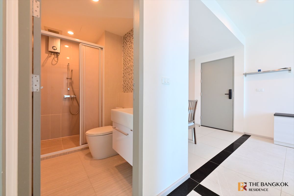 For SaleCondoRatchadapisek, Huaikwang, Suttisan : 💙 2 bed Affordable Condo in Prime CBD Location‼️ 💙 Life Ratchadapisek, near MRT Sutthisan – Fully Furnished & Ready to Move In