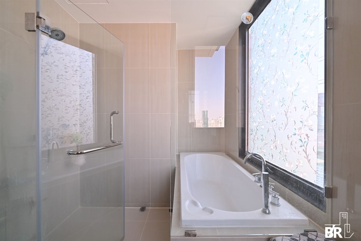 ขายคอนโดพระราม 9 เพชรบุรีตัดใหม่ RCA : 🎯2 bed ห้องกว้าง‼️ ทำเลใจกลางอโศก พร้อมอยู่ 🎯 Villa Asoke ใกล้ MRT เพชรบุรี 