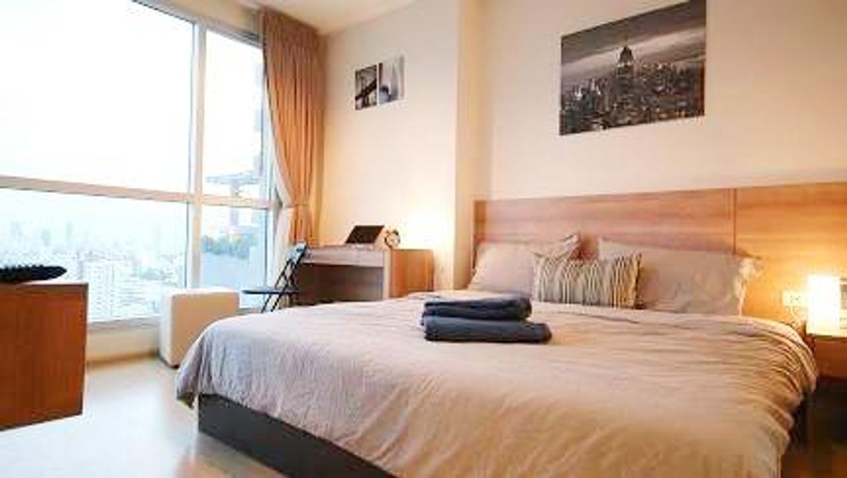 For RentCondoRatchadapisek, Huaikwang, Suttisan : Condo for rent Rhythm Ratchada-Huai Khwang, 1 bedroom, corner room, 46 sqm., 20th floor.