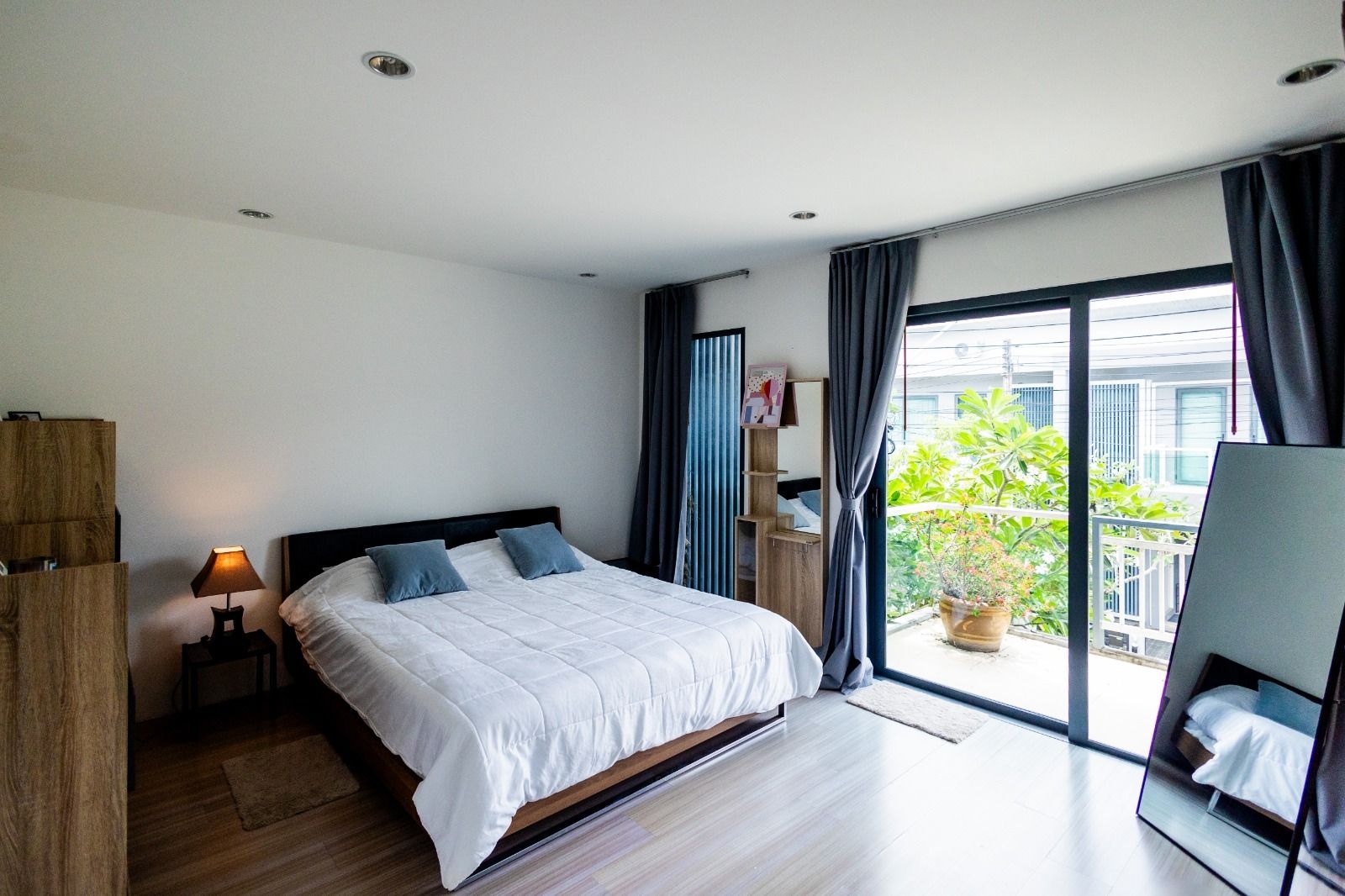 ขายบ้านภูเก็ต : ทาว์นโฮม 2 ห้องนอนขนาด 5 เมตร ตกแต่งภายใน 2 ห้องน้ำและสวน U1932157