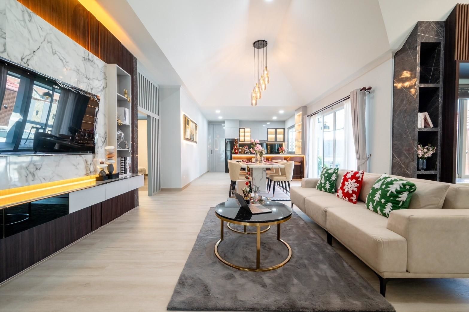 ขายบ้านพัทยา บางแสน ชลบุรี สัตหีบ : A luxurious pool villa located in the heart of Pattaya U5625347