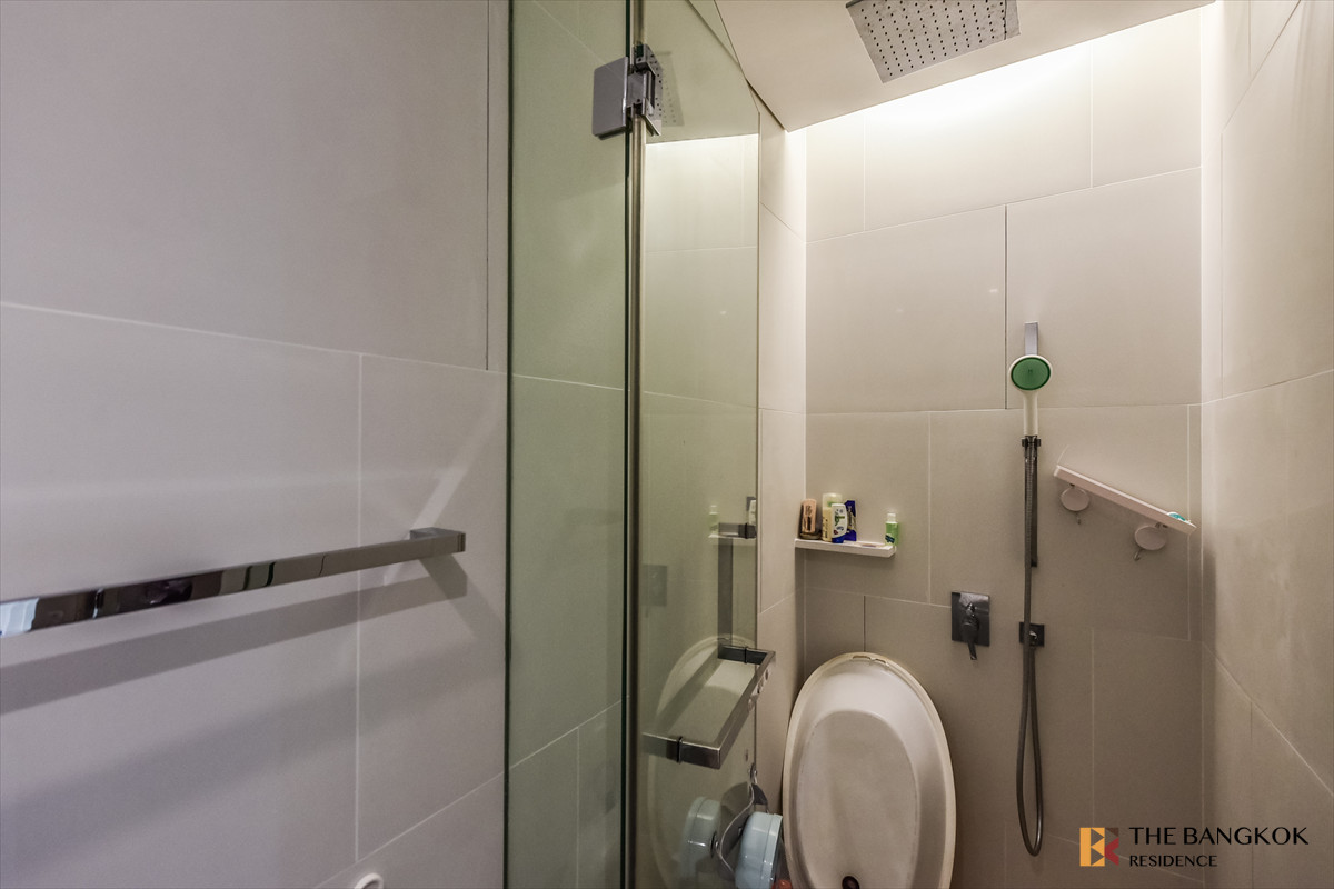 For SaleCondoWongwianyai, Charoennakor : 🩵Luxury Condo in the Heart of Sathorn 🩵  The Bangkok Sathorn, near BTS Surasak