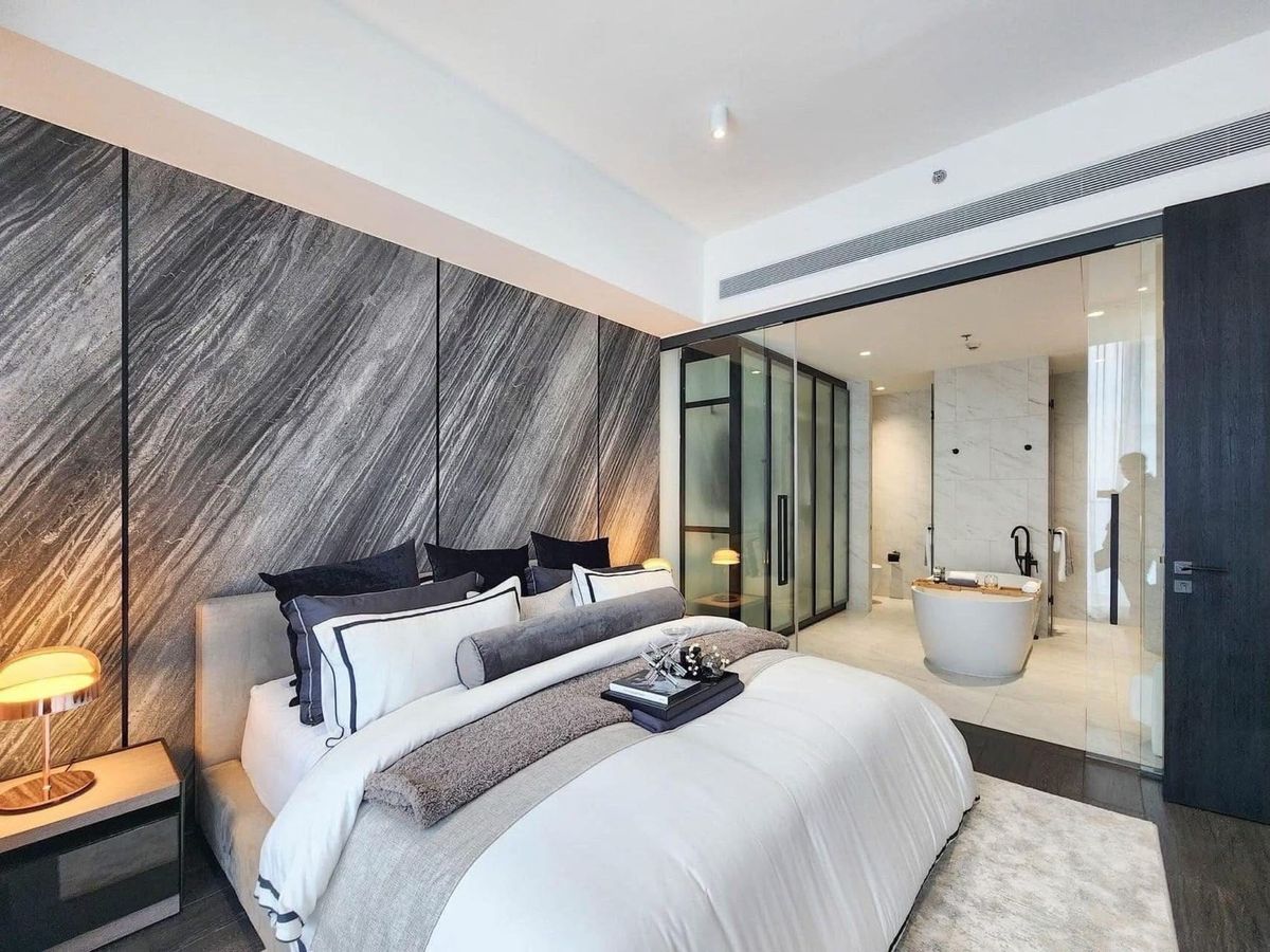 For SaleCondoSathorn, Narathiwat : 📢👇Sell with tenant til June 2026 Luxury petfriendly place , unaffected by the incident, nice modern decoration