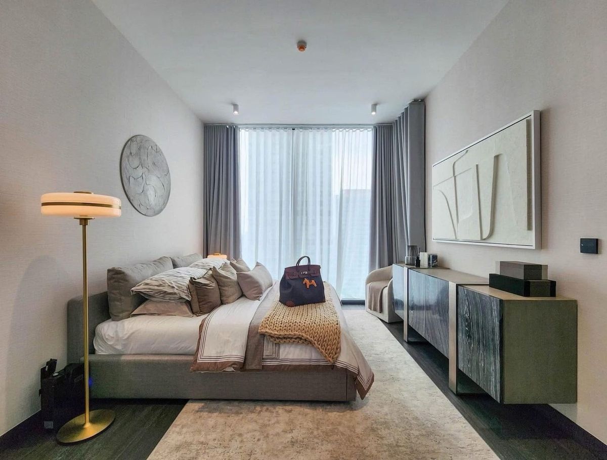 For SaleCondoSathorn, Narathiwat : 📢👇Sell with tenant til June 2026 Luxury petfriendly place , unaffected by the incident, nice modern decoration