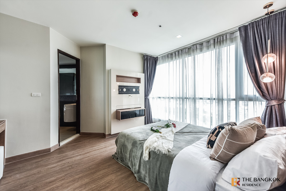 ขายคอนโดสาทร นราธิวาส : ✨ Spacious Fully Furnished Unit - Rhythm Sathorn near Bts Saphan Taksin