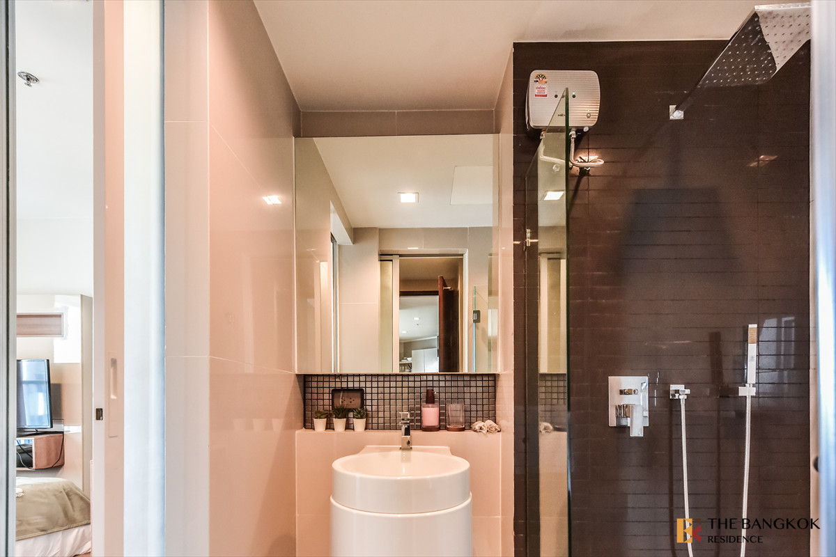 ขายคอนโดสาทร นราธิวาส : ✨ Spacious Fully Furnished Unit - Rhythm Sathorn near Bts Saphan Taksin