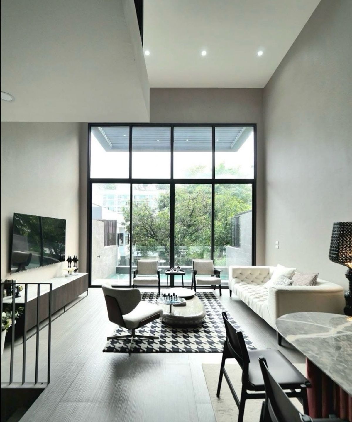 ให้เช่าทาวน์โฮมสุขุมวิท อโศก ทองหล่อ : townhouse in center of thonglor with private swimming 
 pool 