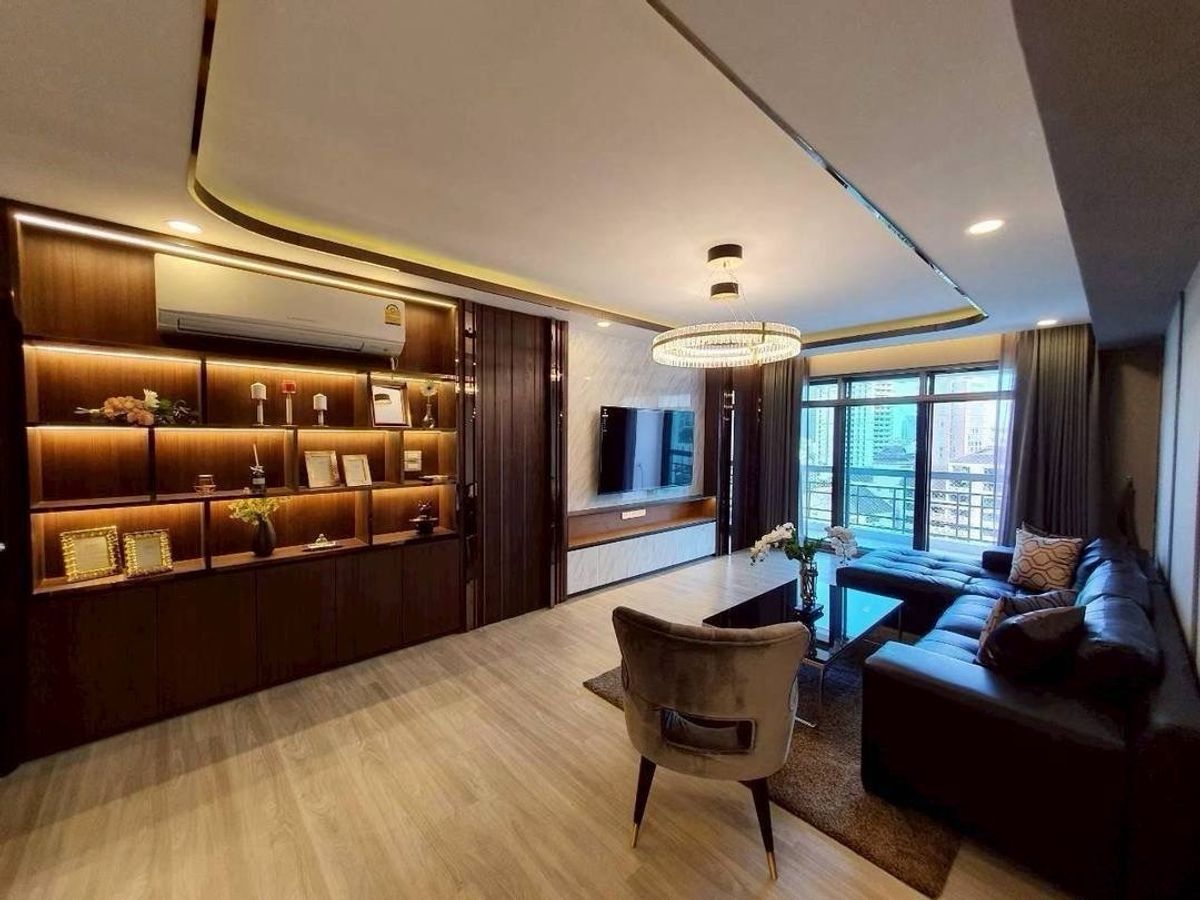 ให้เช่าคอนโดสุขุมวิท อโศก ทองหล่อ : Royal Castle Sukhumvit 39 for rent