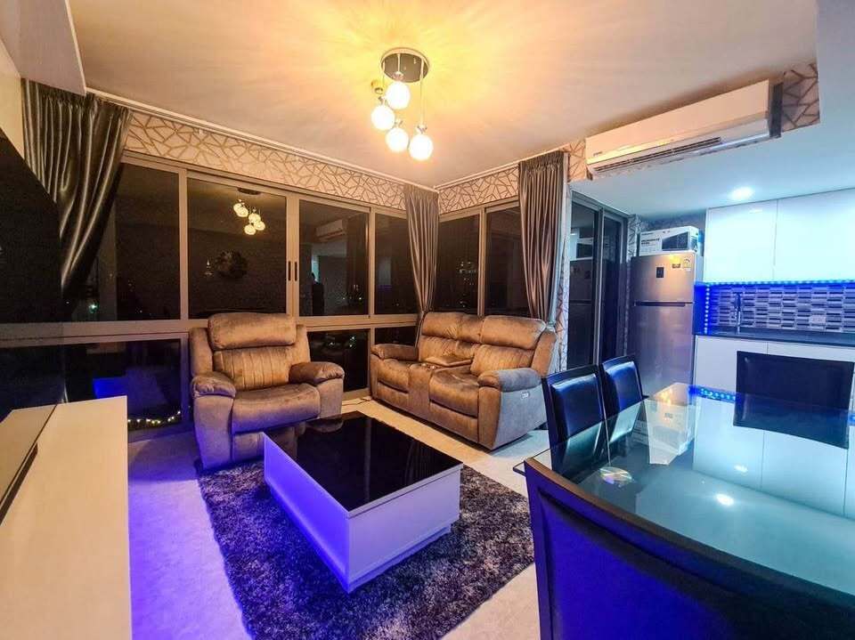 For SaleCondoPattaya, Bangsaen, Chonburi : 2 bedroom corner unit in Unixx . Recently renovated. U5587815