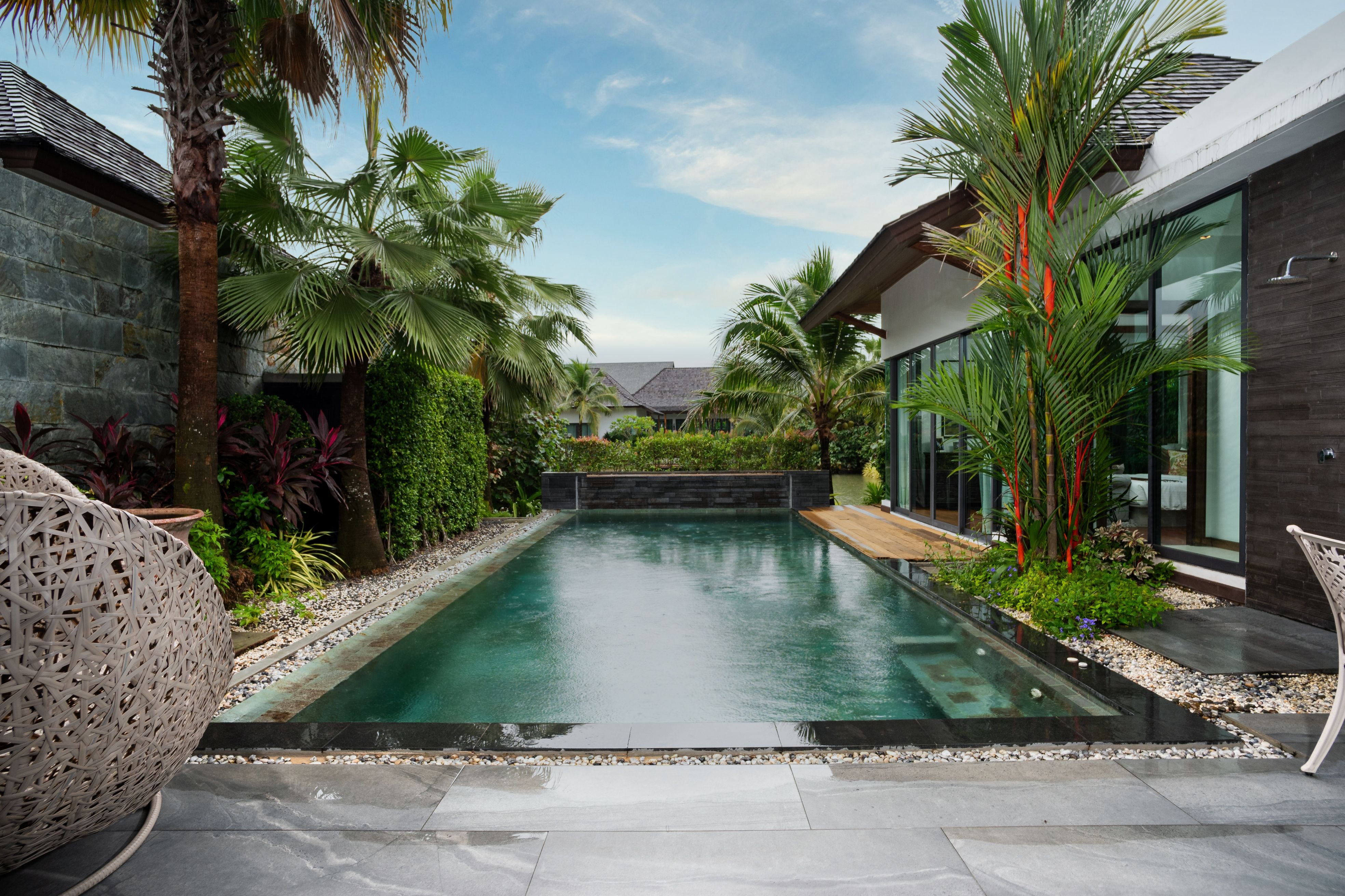 For SaleHousePhuket : Exquisite Lake House Villa – Exceptional Views & Value U5365517