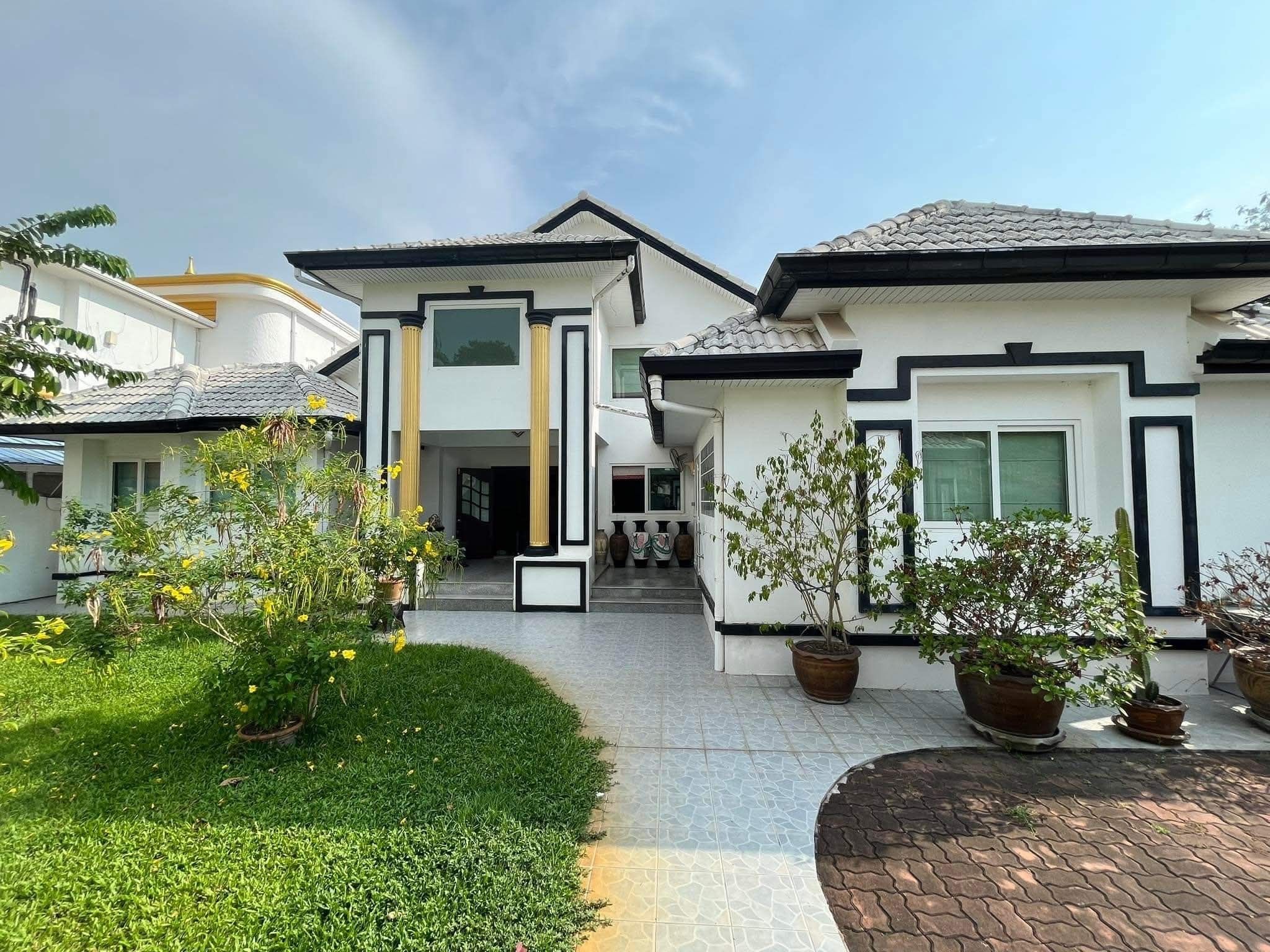 For SaleHousePattaya, Bangsaen, Chonburi : 5 Bedroom House for sale in Nong Prue, Chon Buri  U5630584