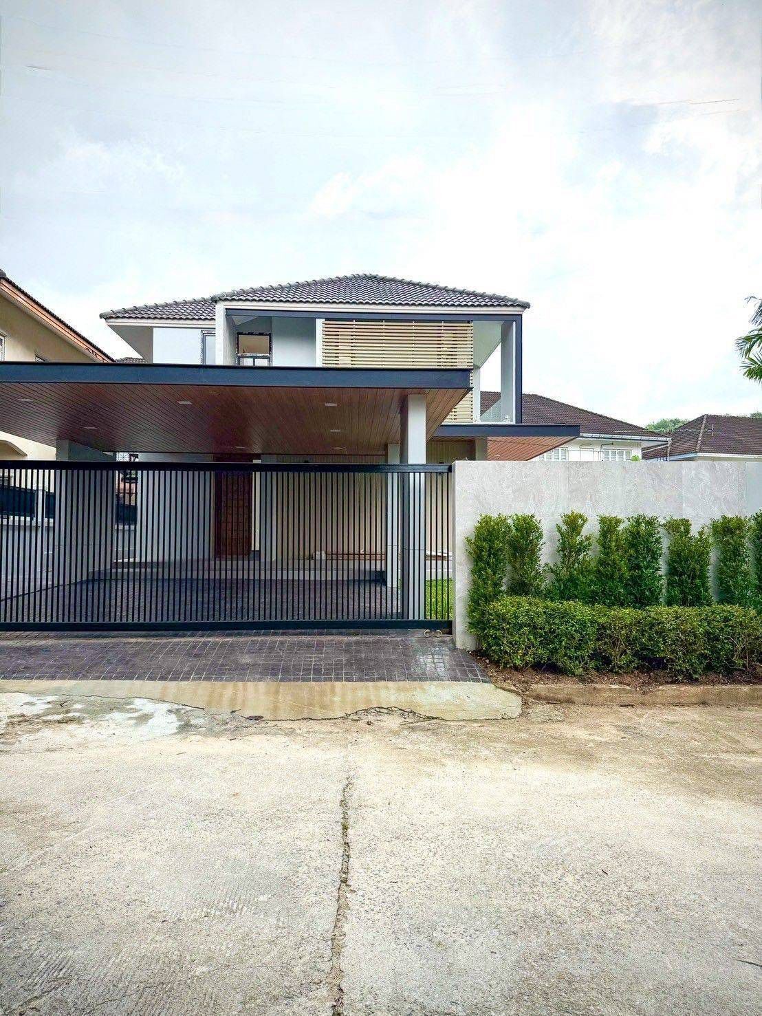 For SaleHousePhuket : Modern 5-Bedroom Pool Villa in City Home – Fully F U5629611