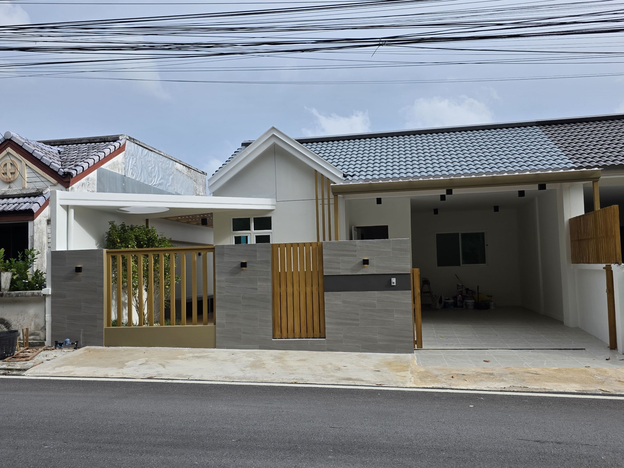 For SaleHousePhuket : 3 Bedroom Townhouse for sale at Sri Suchart Grand View 2  U5623387
