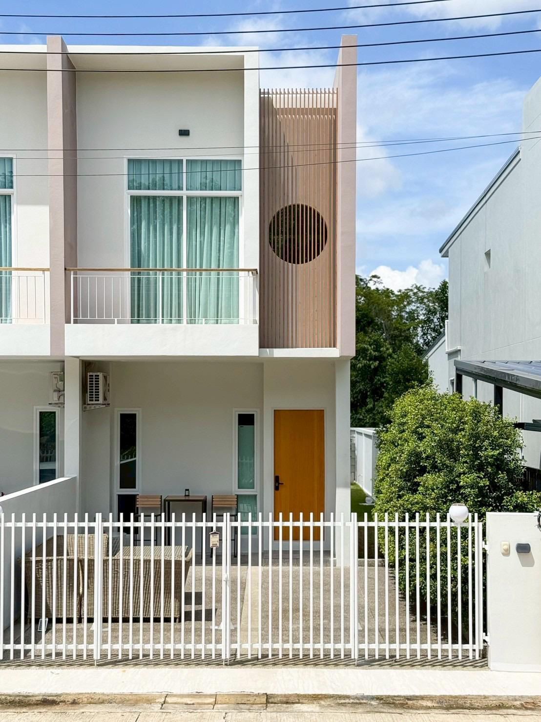 For SaleHousePhuket : Modern Minimalist 2-Storey Townhouse. U5611171