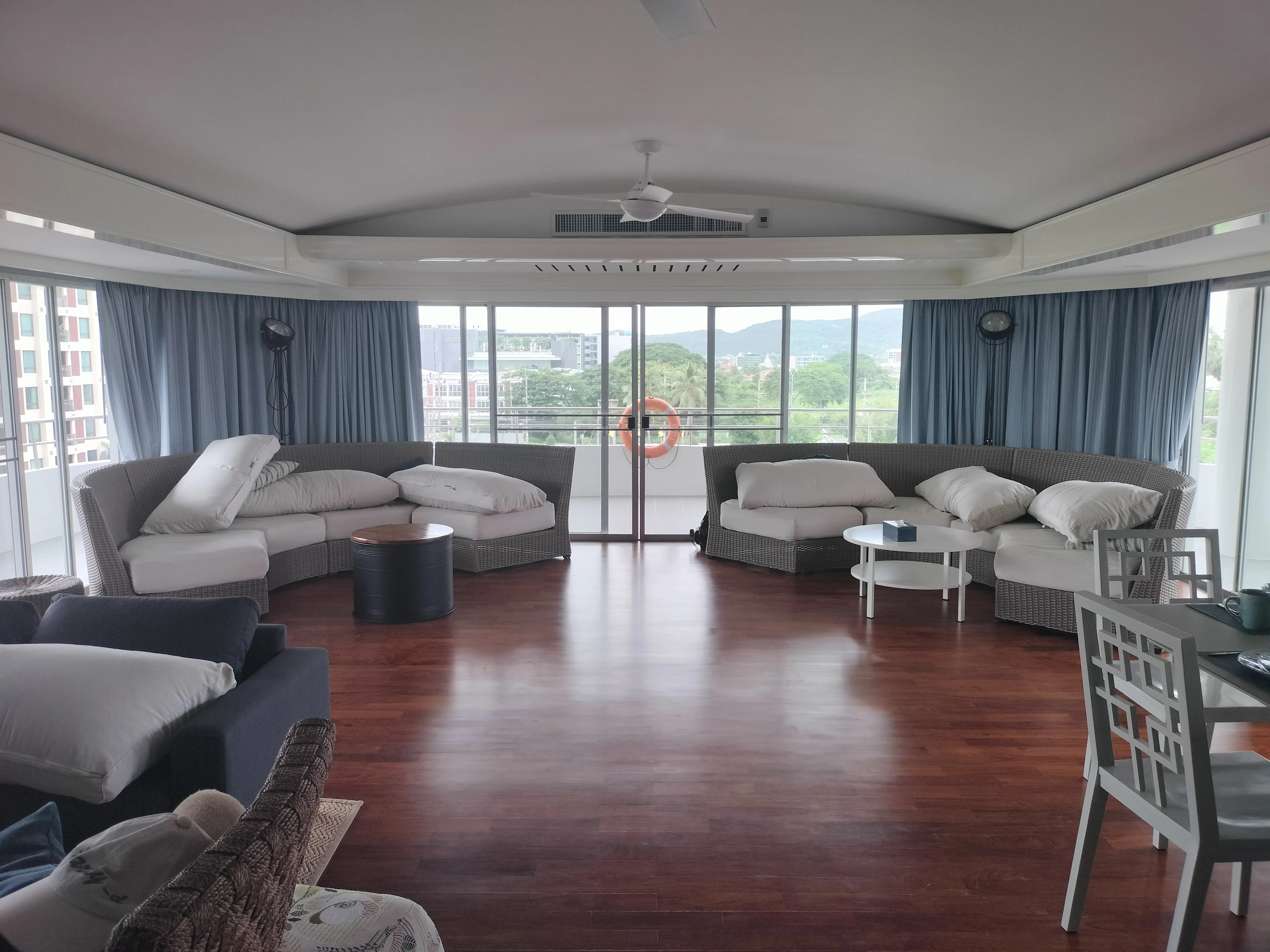 ขายคอนโดหัวหิน ประจวบคีรีขันธ์ : ขาย คอนโด 4 ห้องนอน ในโครงการ The Royal Princess Condominium U1902626