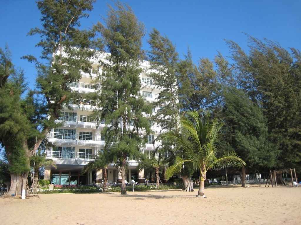 For SaleCondoPattaya, Bangsaen, Chonburi : Pine Shore Condo - On the Beach U1653290