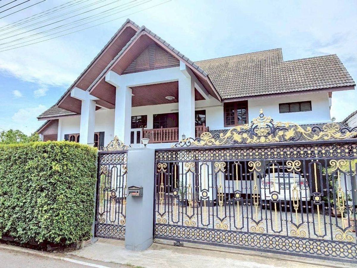 For RentHouseChiang Mai : 🏡✨ Luxury Lanna-Western Style House for Rent with Private Pool Stunning 2-storey fully furnished home in peaceful Chiang Mai location