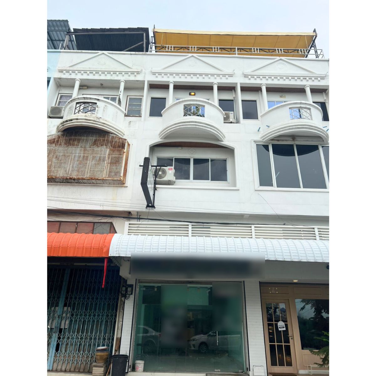 ให้เช่าอาคารพาณิชย์โชคชัย4 ลาดพร้าว71 : ให้เช่าตึกแถว 3 ชั้น ซอย นาคนิวาส  ลาดพร้าว 71 เฟอร์ครบใกล้ BTS เพียง 10 นาที เพียง 15,000 บาท ต่อเดือน