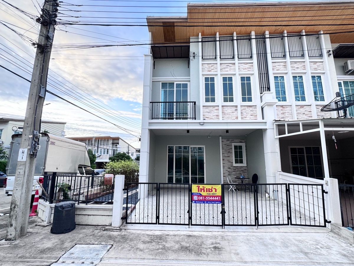 For RentTownhomeKaset Nawamin,Ladplakao : Rent a townhome behind the corner of 2 floors 30.5 sq.w. 4 bedrooms, 3 water