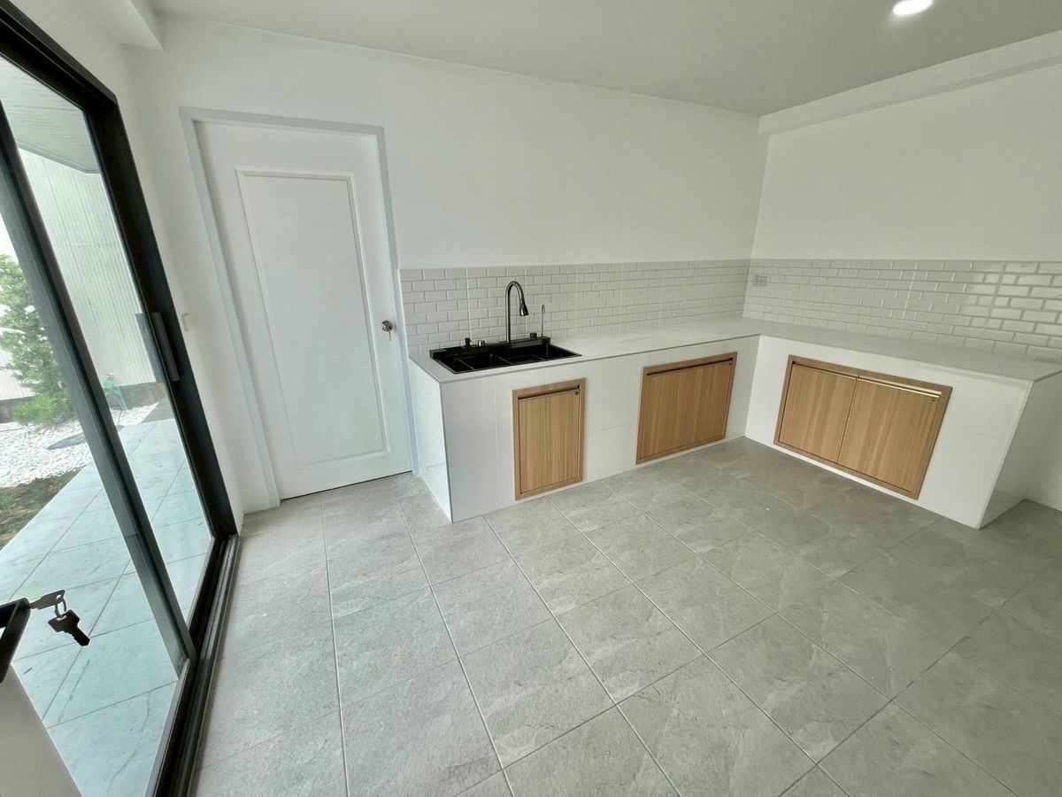 For SaleHousePattanakan, Srinakarin : Single house in Soi Phatthanakan, completely renovated, beautiful and new, modern style, ready to move in