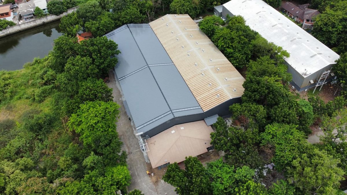 WarehousePathum Thani,Rangsit, Thammasat : 📢👇Warehouse for Sale & Rent | 1,200–2,400 sq.m. | 10 Rai Land | Pathum ThaniPrime location near major expressways, ideal for storage and distribution. Wide roads, easy access for large trucks. Only 10 minutes to Talaad Thai Market.