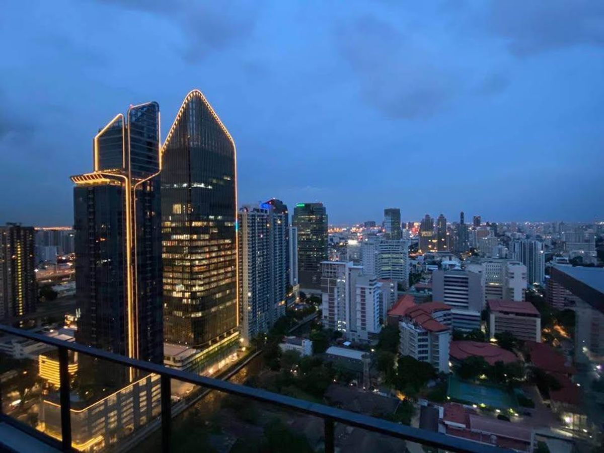 For RentCondoSukhumvit, Asoke, Thonglor : LTH12836 - Condo for Rent Condo for rent at the Lofts Asoke. The Loft Asoke Size 75.4 SQM. 2 Bath Near Asoke Station Only 80K/Month.