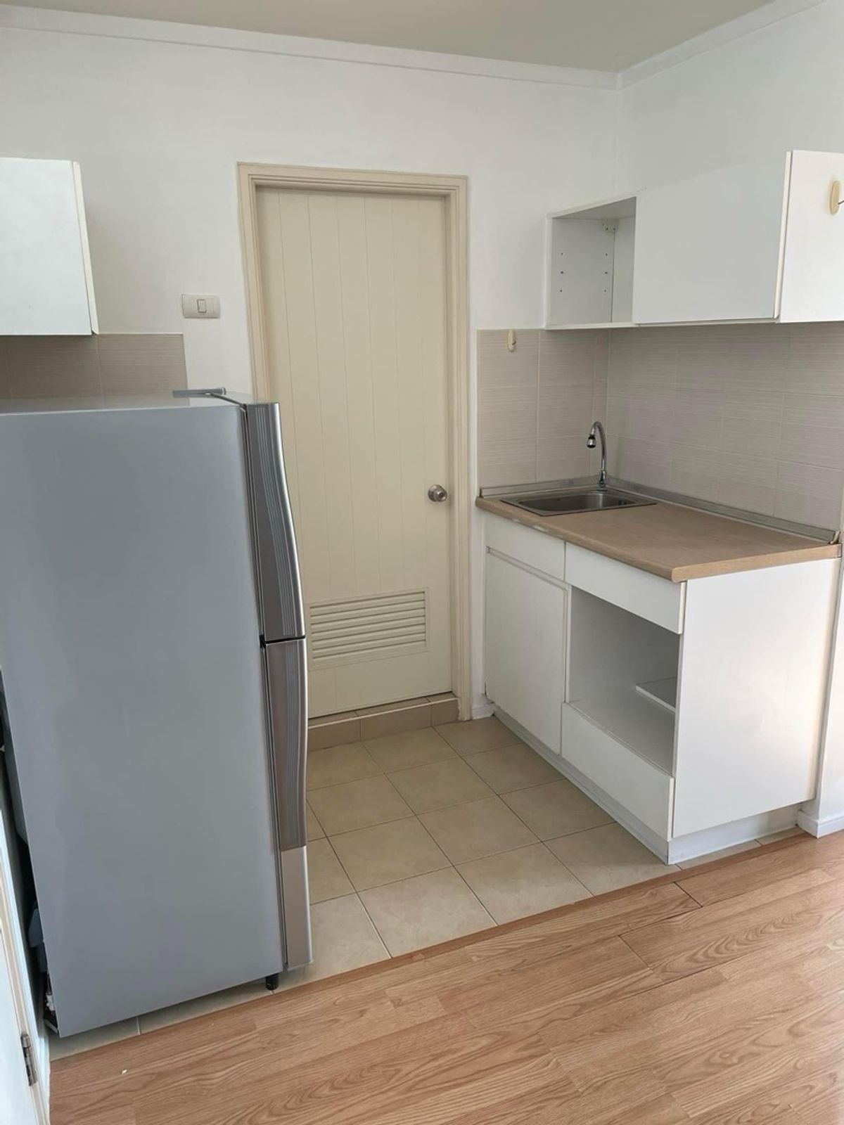 For RentCondoOnnut, Udomsuk : Condo for rent, Lumpini Ville Sukhumvit 77/2 Building A, Floor 8, Room 30 Sq. City View There is a separate zone, bedroom, living room, complete furniture with 9,500/month electrical appliances.