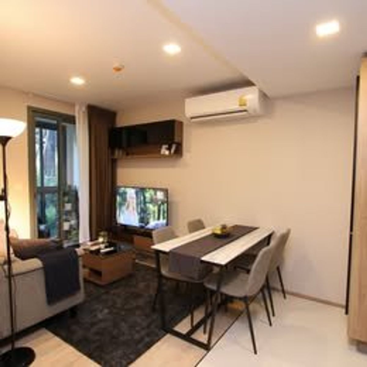 คอนโดสุขุมวิท อโศก ทองหล่อ : 🌿 Taka Haus Ekamai – Japanese-Inspired Living in the Heart of Sukhumvit 🌿 คอนโดดีไซน์ญี่ปุ่น ใจกลางเอกมัย เงียบสงบ เป็นส่วนตัว ใกล้ BTS เอกมัย, Donki Mall และแหล่งไลฟ์สไตล์ชื่อดัง สิ่งอำนวยความสะดวกครบ ทั้ง Co-living Space, สระว่ายน้ำ และสวนสีเขียวร่มรื