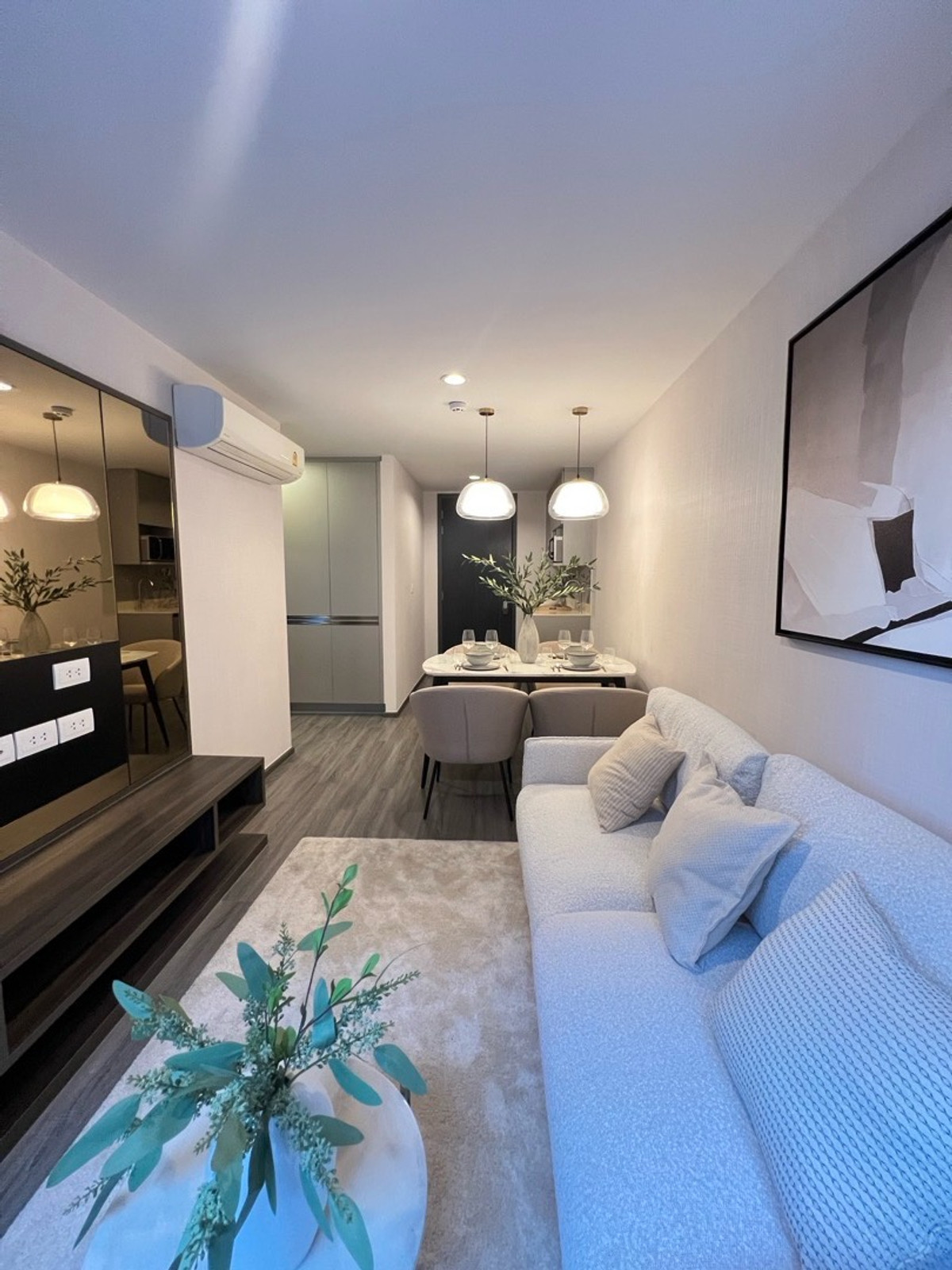 For RentCondoSukhumvit, Asoke, Thonglor : Rent/BTS Ekkamai Condo Resort near Gateway Ekkamai 1 Bed+Walk in Closet