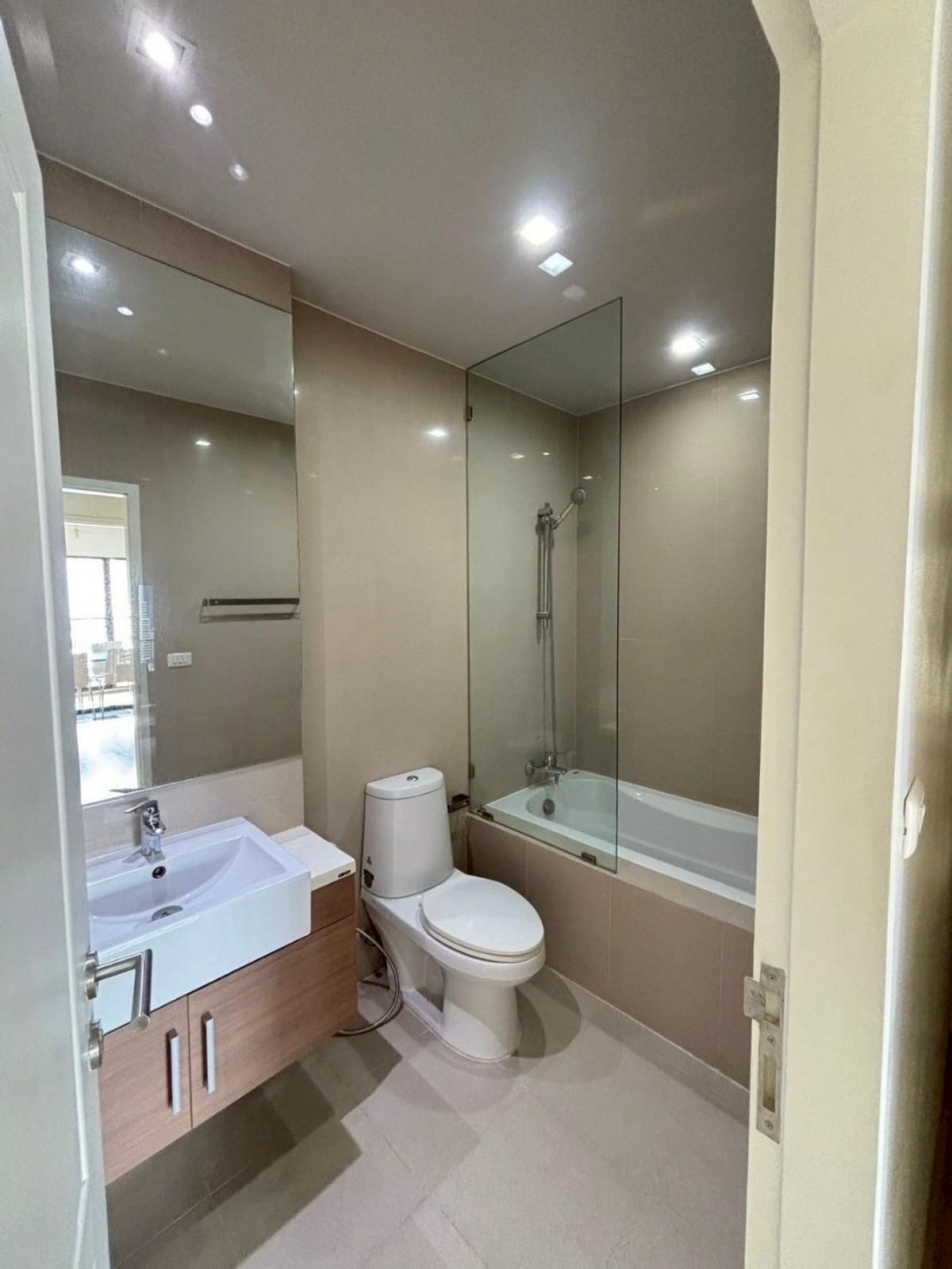 For RentCondoSukhumvit, Asoke, Thonglor : 🏢 Condo for rent: Noble Refine