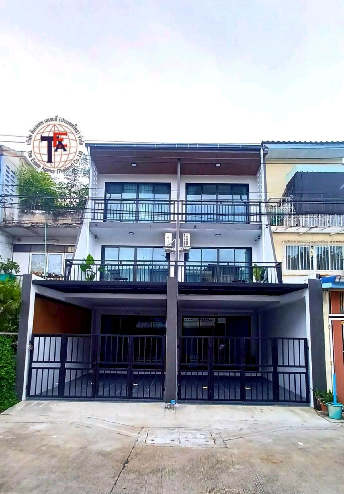 For SaleTownhomeLadprao101, Happy Land, The Mall Bang Kapi : 3 -storey townhome for sale, Saha Bank Bank Village, Lat Phrao 109, Khlong Chan Intersection, Bang Kapi, The Mall Hospital, Vethani Hospital, Ladprao Hospital Bang Kapi District Office, Lat Phrao Police Station, Happy Land Market Yellow Line, Nawamin Ramk