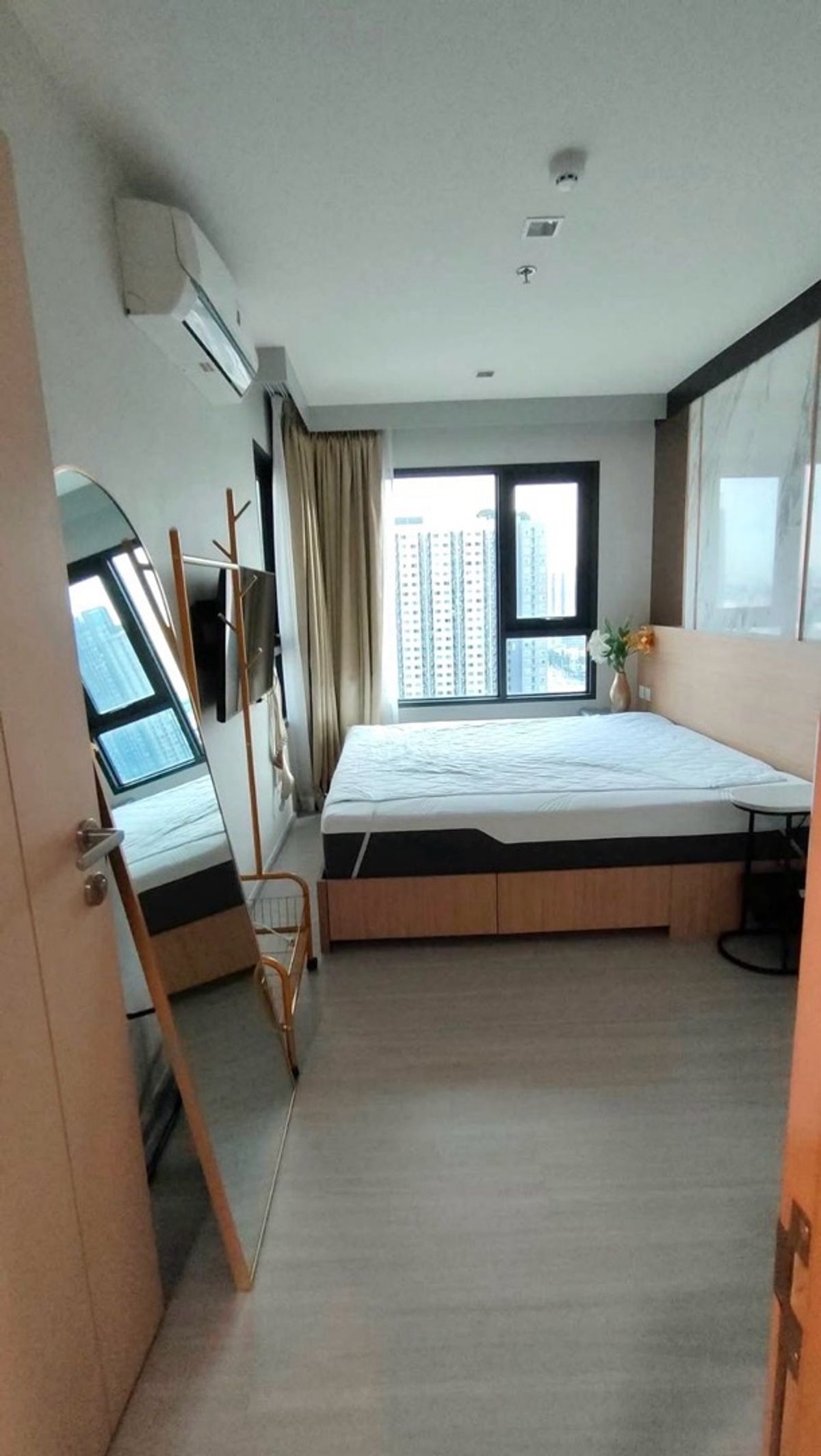 ให้เช่าคอนโดท่าพระ ตลาดพลู วุฒากาศ : ให้เช่า คอนโด Life Sathorn Sierra ตกแต่งสวย*พร้อมเข้าอยู่
(เดินทางไปสาทรใน5นาที ติดbtsตลาดพลู150ม)
(ห้องฟรีinternetอย่างแรงให้1ปี)

BTS ตลาดพลู 150 เมตร

ขนาด 33ตร.ม.  ค่าเช่า17,000บาท (ฟรีInternet )
สัญญา1ปี 
1 Bedroom 
1 Bathroom 

Digital doo