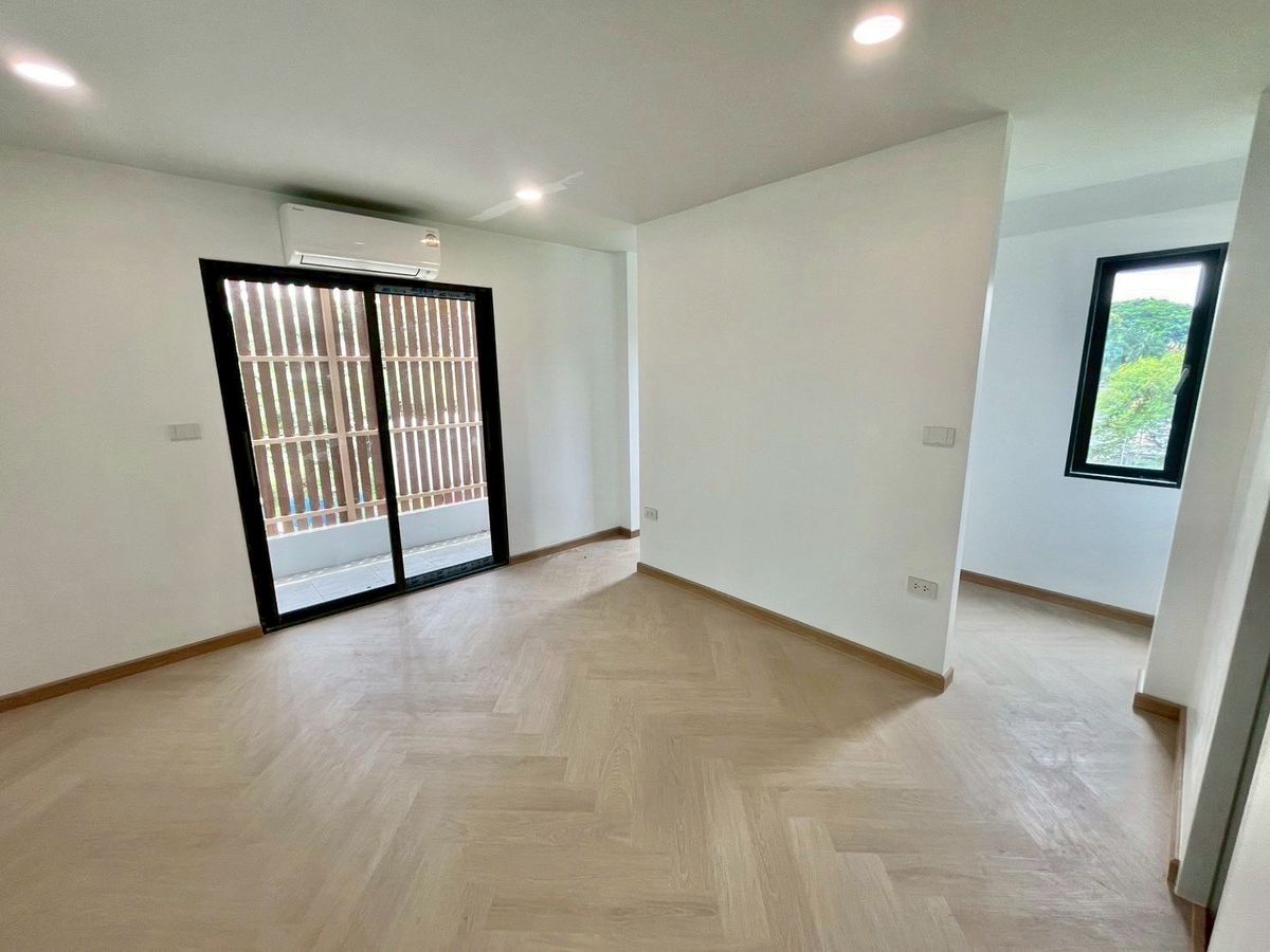 For SaleHousePattanakan, Srinakarin : Single house in Soi Phatthanakan, completely renovated, beautiful and new, modern style, ready to move in