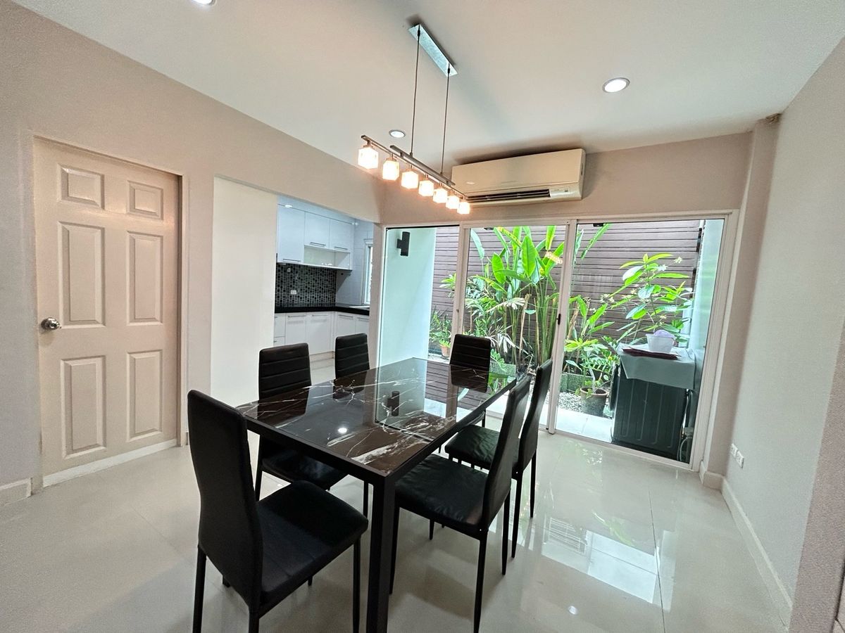For RentTownhomeSathorn, Narathiwat : Rent a townhome Thanaphat House with furniture
