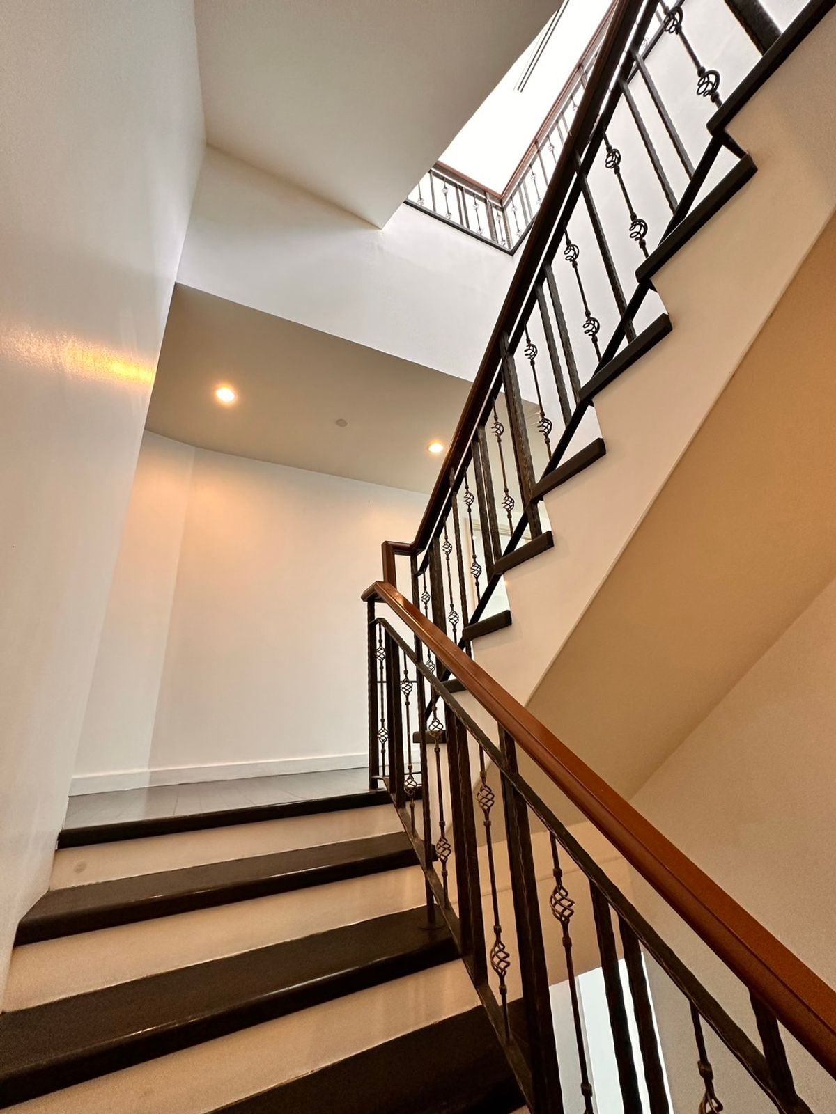 For RentCondoWongwianyai, Charoennakor : 🏢 Condo for rent: Watermark Chaophraya (Chao Phraya) Property Code | 📌LNP-C4989