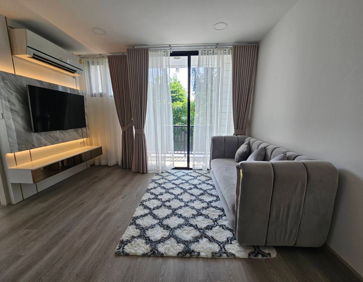 ร้านค้า/ตลาดนัดอ่อนนุช อุดมสุข : 🌿 D’65 Condominium – Modern Living in the Heart of Sukhumvit 🌿 คอนโดสไตล์โมเดิร์น ใกล้ BTS เอกมัย & Gateway เอกมัย บรรยากาศสงบ เป็นส่วนตัว พร้อมสระว่ายน้ำและฟิตเนส เหมาะสำหรับคนเมืองที่ต้องการความเรียบง่ายแต่ลงตัว