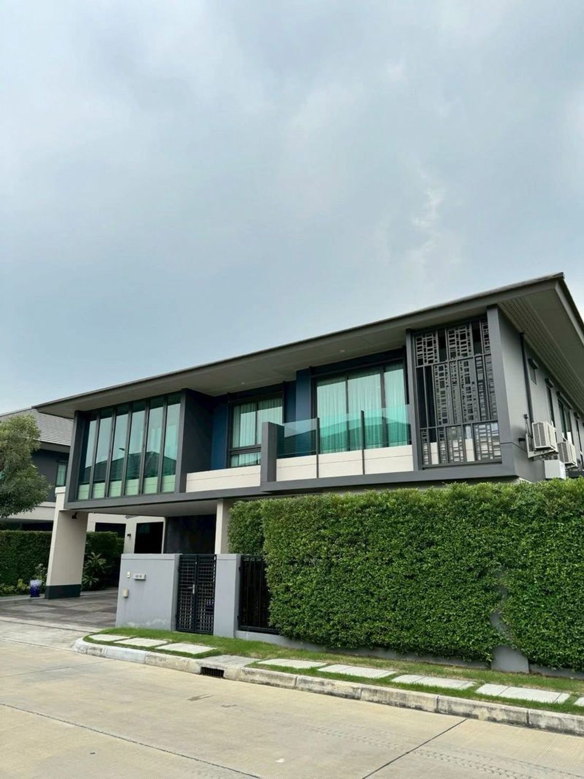 For SaleHousePhutthamonthon, Salaya : House for sale #Setthasiri Thawi Watthana, land 123 sq.w., more than 400 sq.m., house, a wide corner of the corner, decorated with elegant marble, ready 🌿