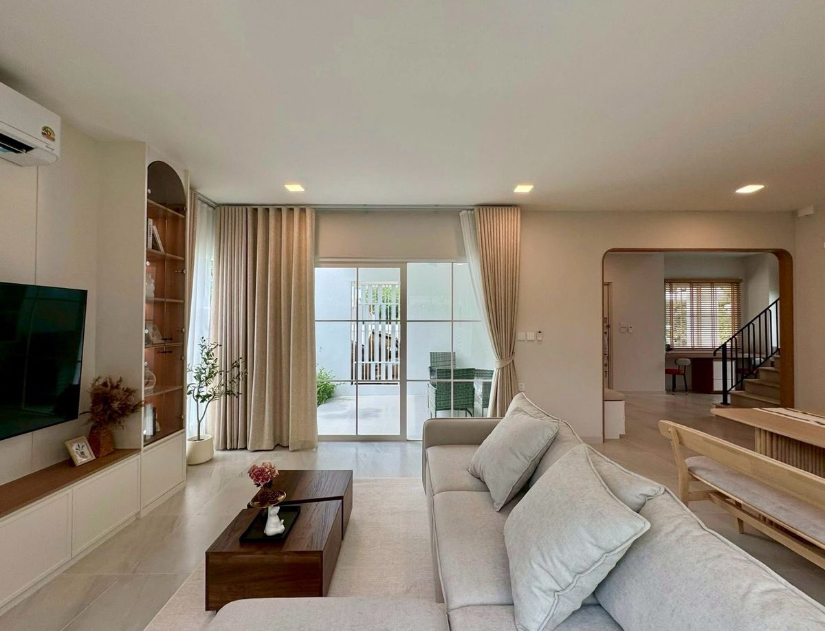 For RentHouseBangna, Bearing, Lasalle : 🌟For Rent: Detached House in Chaiyapruk. 2 Storeys, 3 Bedrooms| 4 Bathrooms. Fully furnished and nicely decorated. Pet-friendly.💥Rental Fee 100,000 THB/month. 
