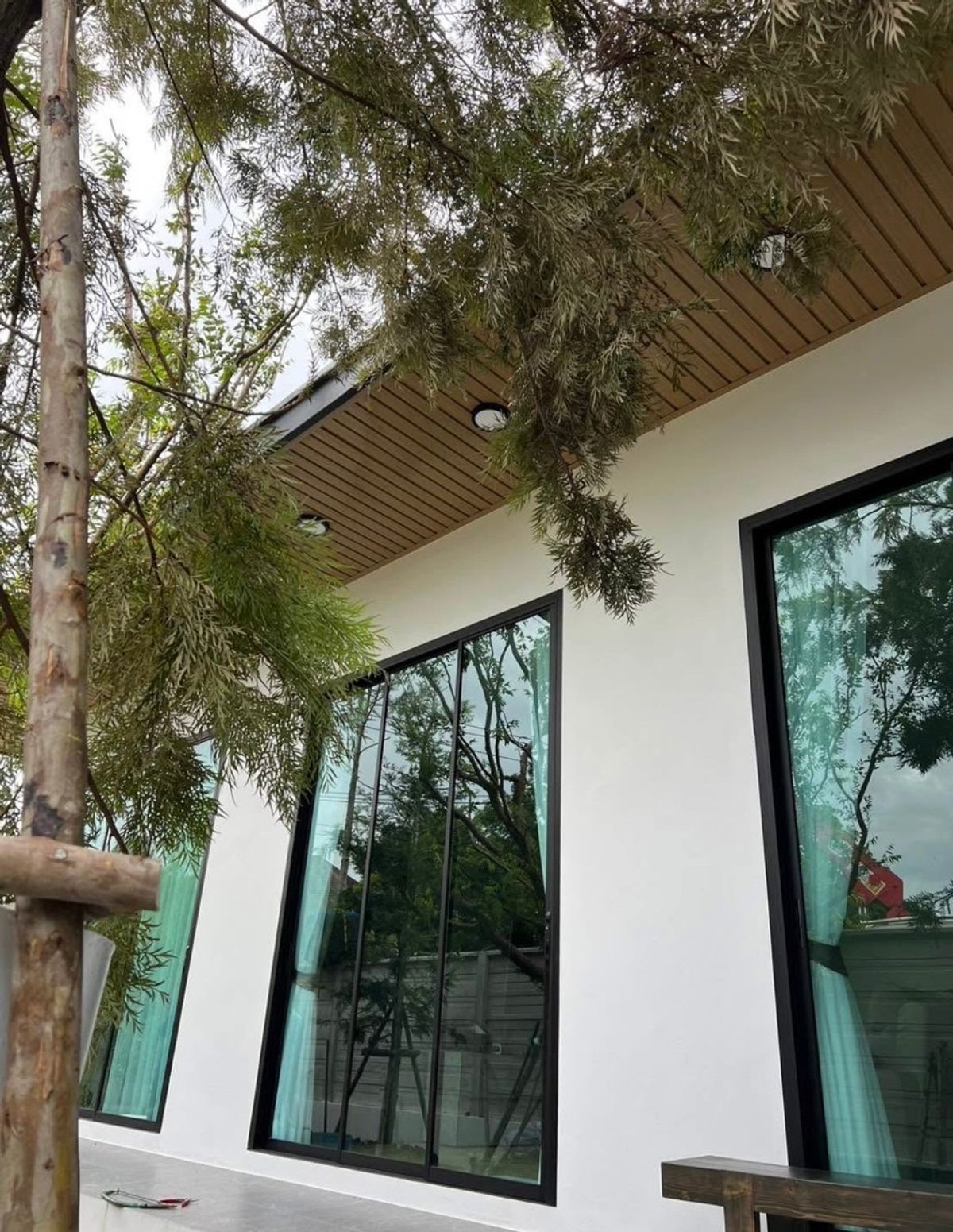 For SaleHousePattanakan, Srinakarin : P0072 For Sale! Modern Private Home for Sale in Pattanakarn 69