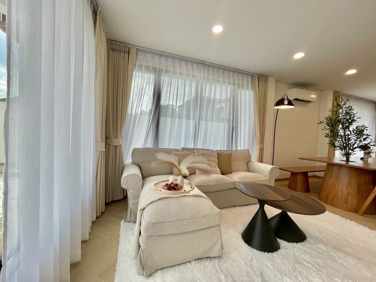 For SaleHousePattanakan, Srinakarin : Single house in Soi Phatthanakan, completely renovated, beautiful and new, modern style, ready to move in