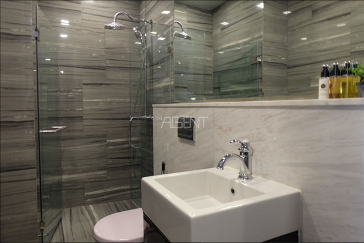 ขายคอนโดสุขุมวิท อโศก ทองหล่อ : ขายด่วน Ashton Residence 41 (Low Rise) 2 นอน 2 น้ำ เลี้ยงสัตว์ได้ 2 ตัว จอดรถได้ 2 คัน แต่งครบตามภาพ ...!!!!