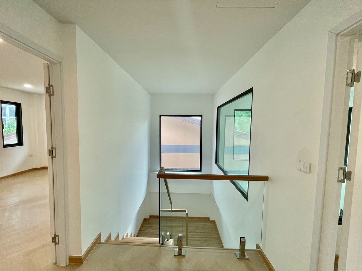 For SaleHousePattanakan, Srinakarin : Single house in Soi Phatthanakan, completely renovated, beautiful and new, modern style, ready to move in